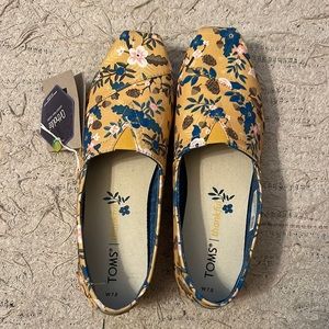 Toms Brand new with tags Sz 7.5